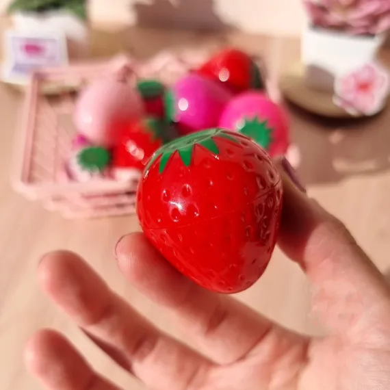 url_uploaded_file_174230297967d96f050e9db.jpg Balsam de buze,forma capsuna - imagine 1