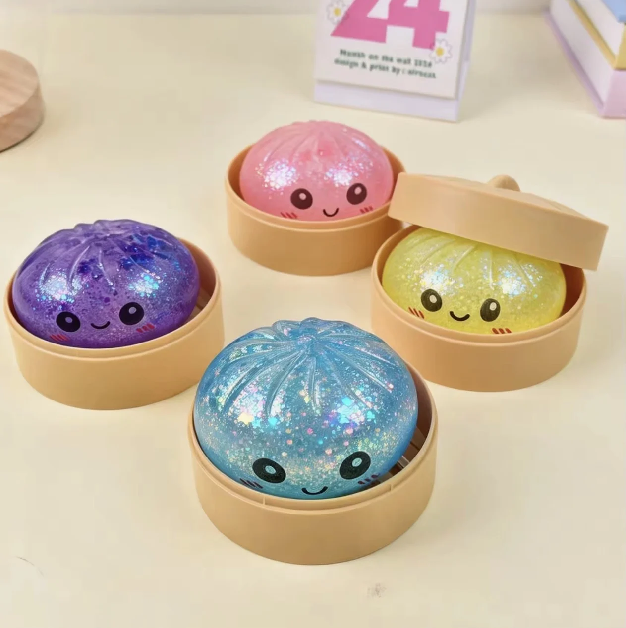 jucarie-antistres-squishy-dumpling-mystery-box-glitter-edition-752919 Jucarie Squishy Dumpling cu Sclipici Mare 8,5 cm - Antistres, Moale si Elastica - imagine 1
